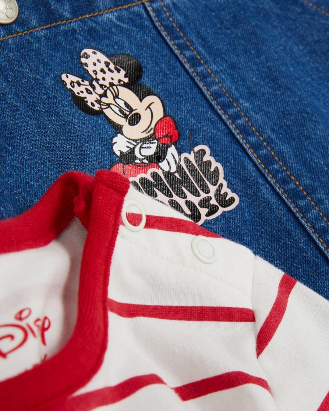 VESTIDO JEAN MINNIE MOUSE RAYAS ROJAS