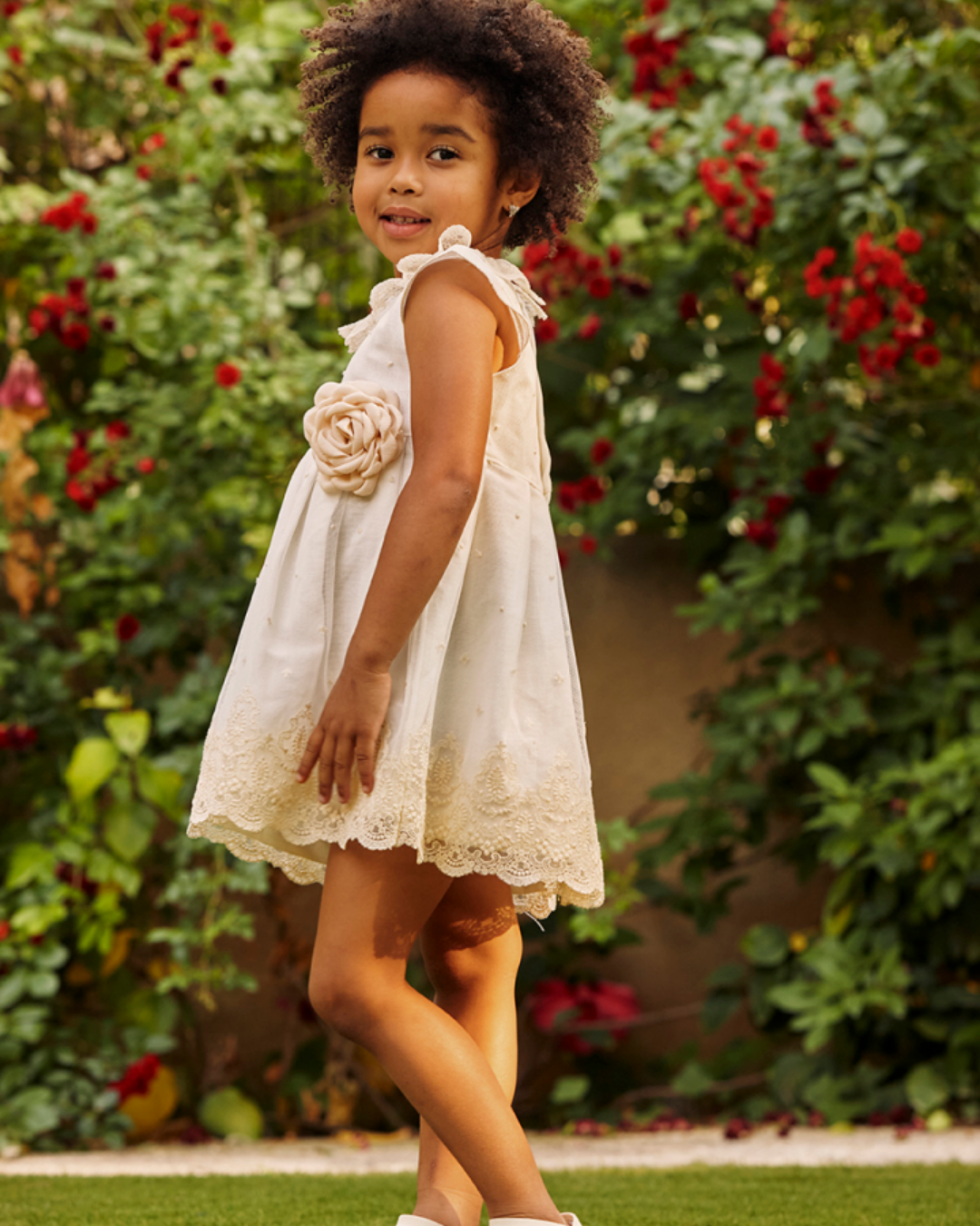 VESTIDO BLANCO BEIGE ENCAJE