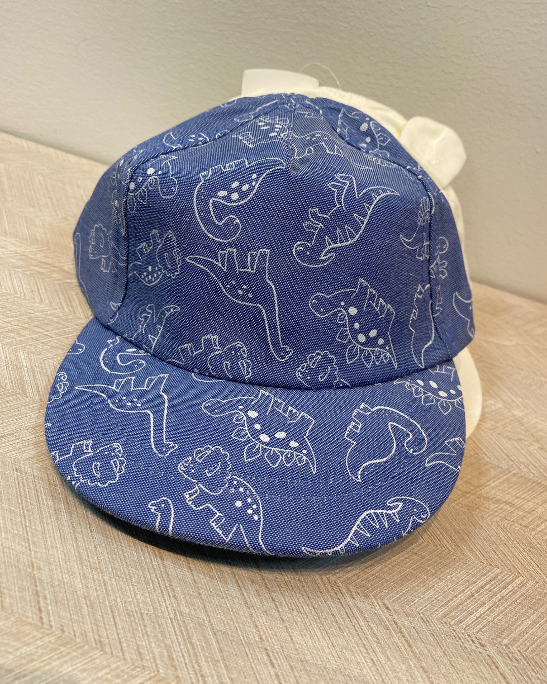 GORRA CON OREJITAS DINOS