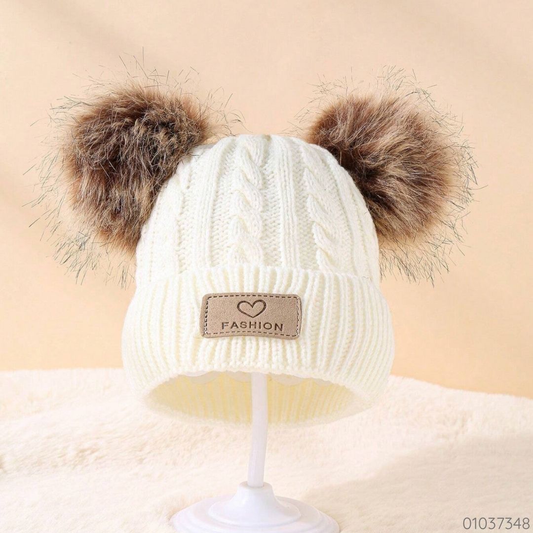 GORRO BLANCO FASHION POMPONES