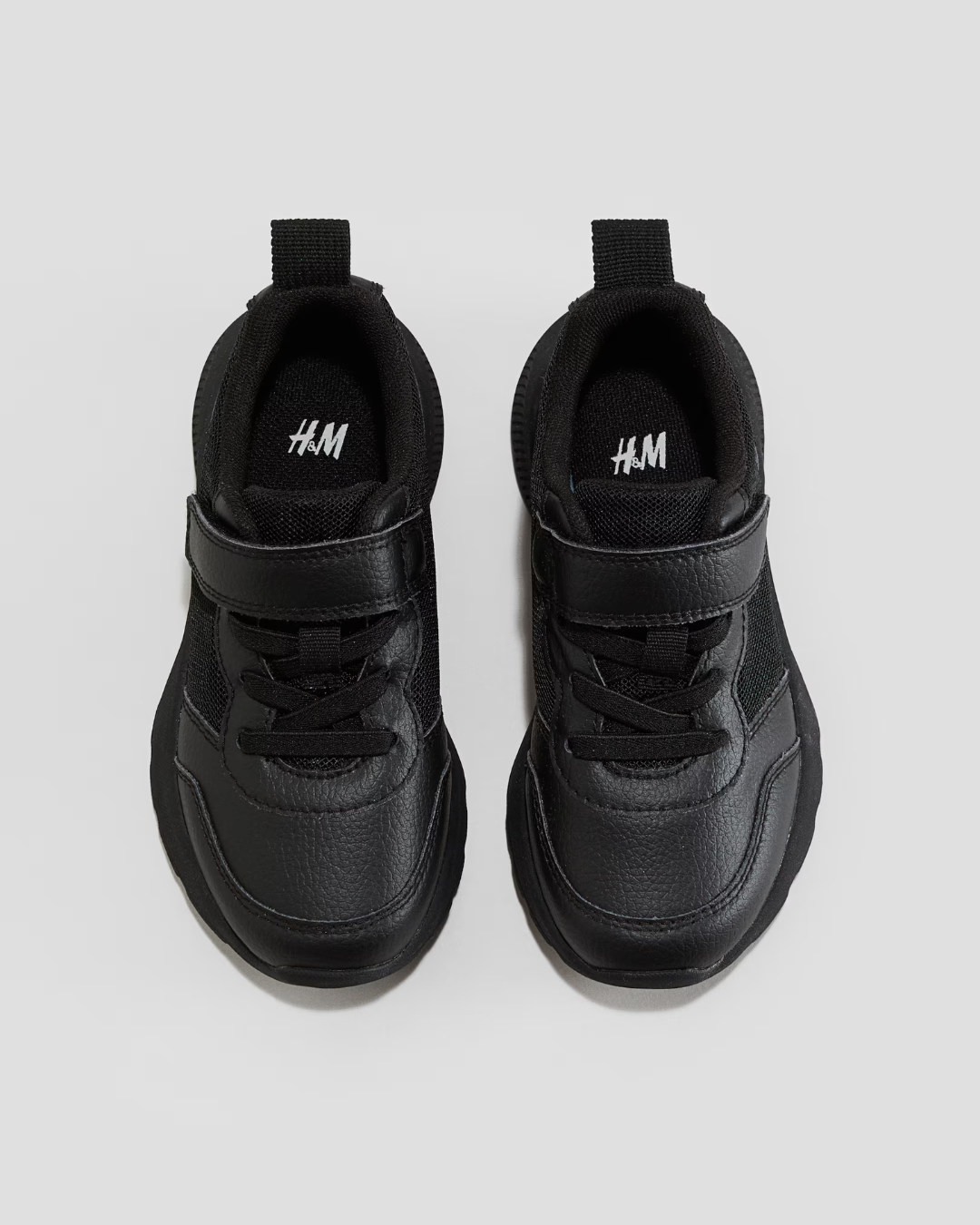 TENIS H&M NEGROS CORDONES