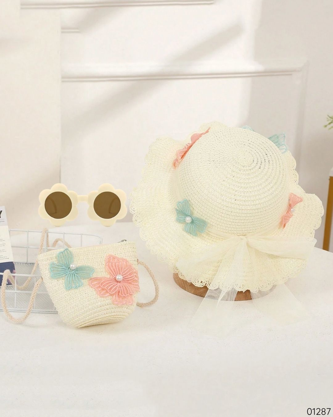 SOMBRERO LENTES Y CARTERA BEIGE