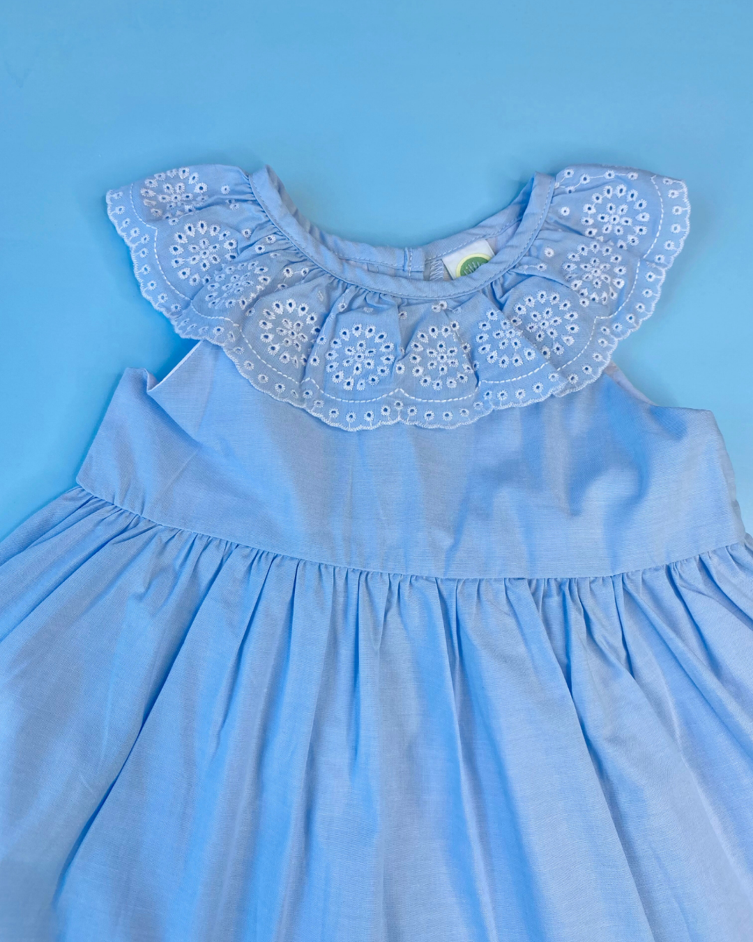 VESTIDO AZUL BORDADO BLANCO