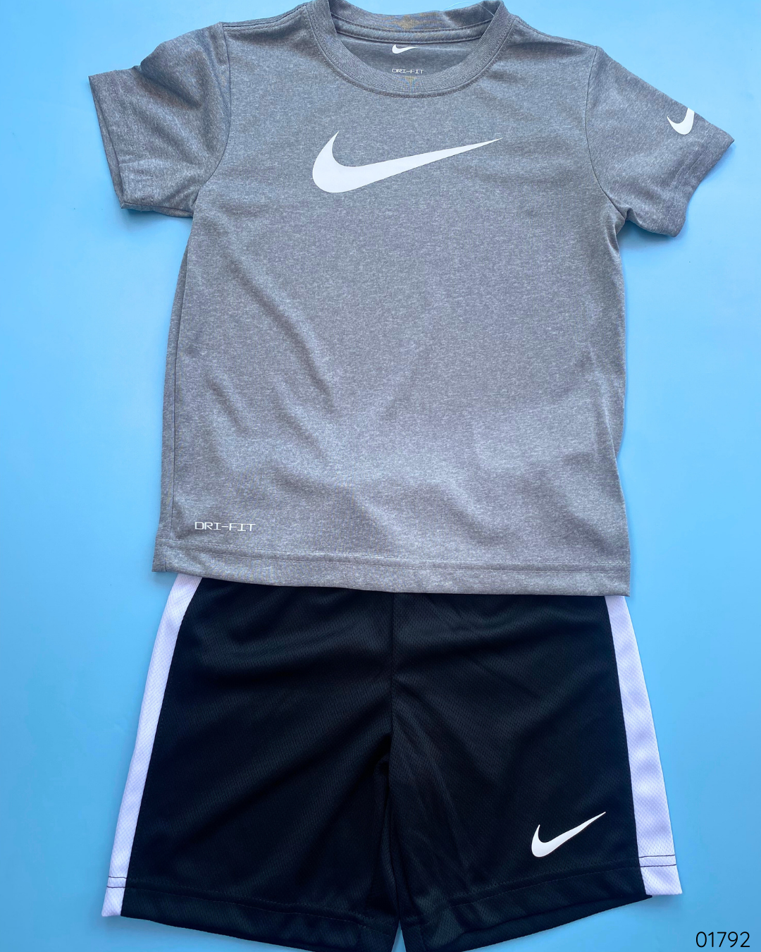 TRAJE 2 PZS NIKE GRIS SHORT NEGRO Y BLANCO
