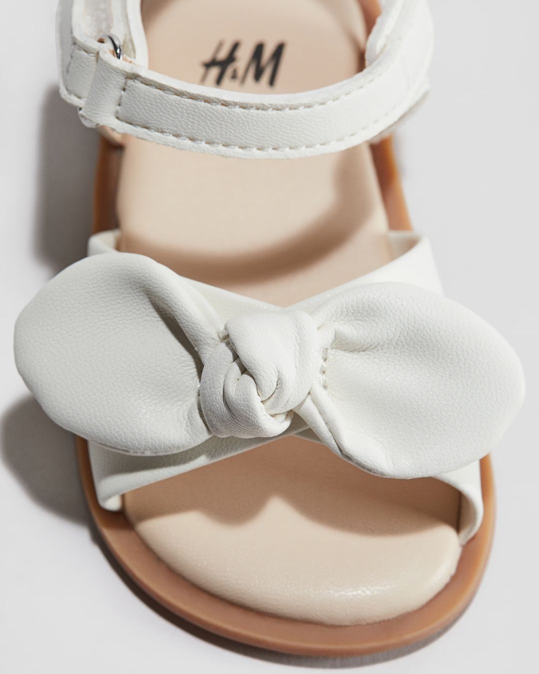 SANDALIAS H&M BLANCAS CHONGUITO