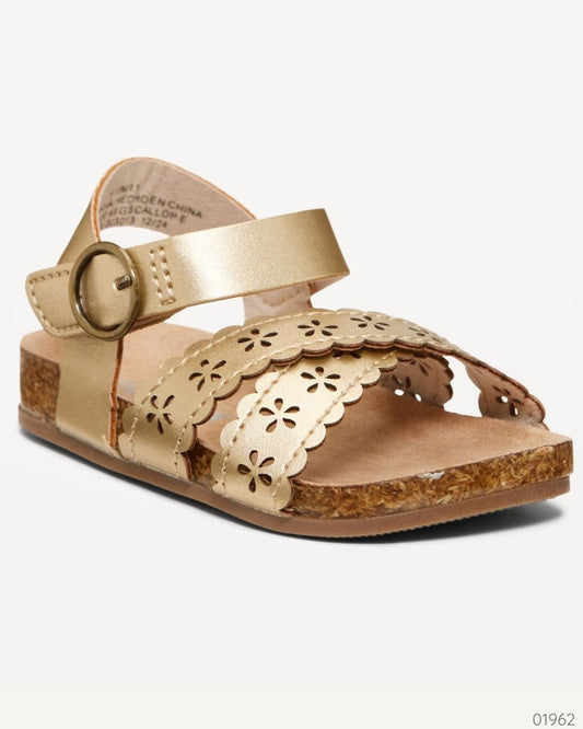 SANDALIAS DORADAS OLD NAVY FLORECITAS