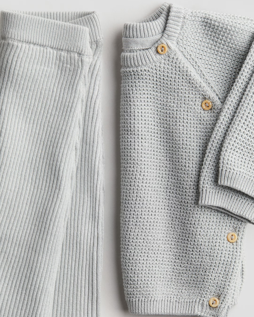 TRAJE GRIS BORDADO H&M