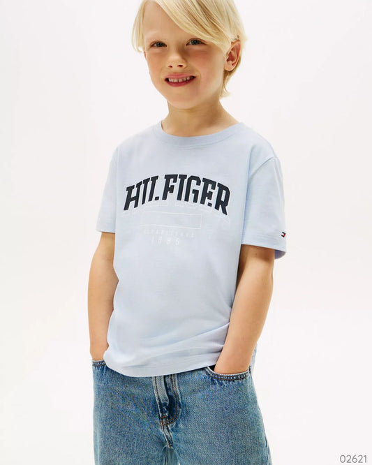 CAMISA TOMMY AZUL CIELO LETRAS