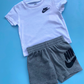 TRAJE 2 PZS NIKE BLANCO GRIS