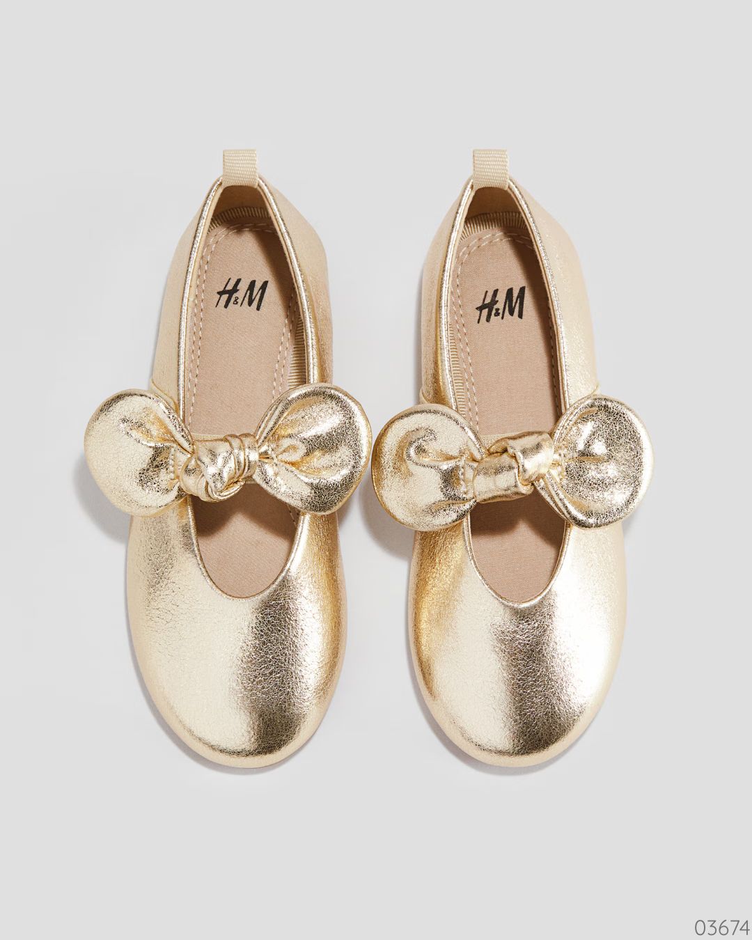 ZAPATO DORADO BRILLANTE CHONGO H & M