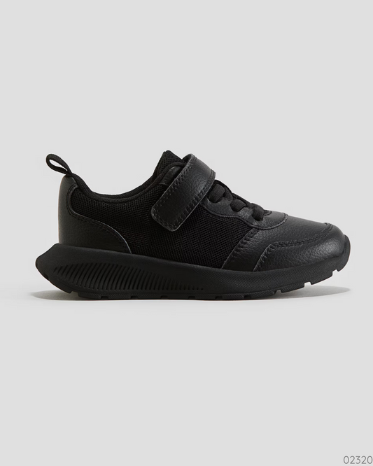 TENIS H&M NEGROS CORDONES