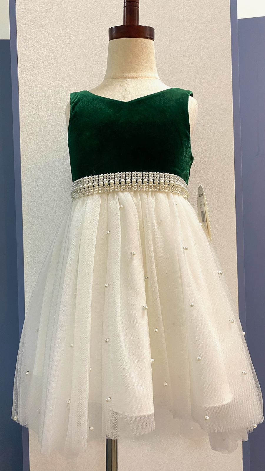 VESTIDO VERDE BLANCO PERLAS