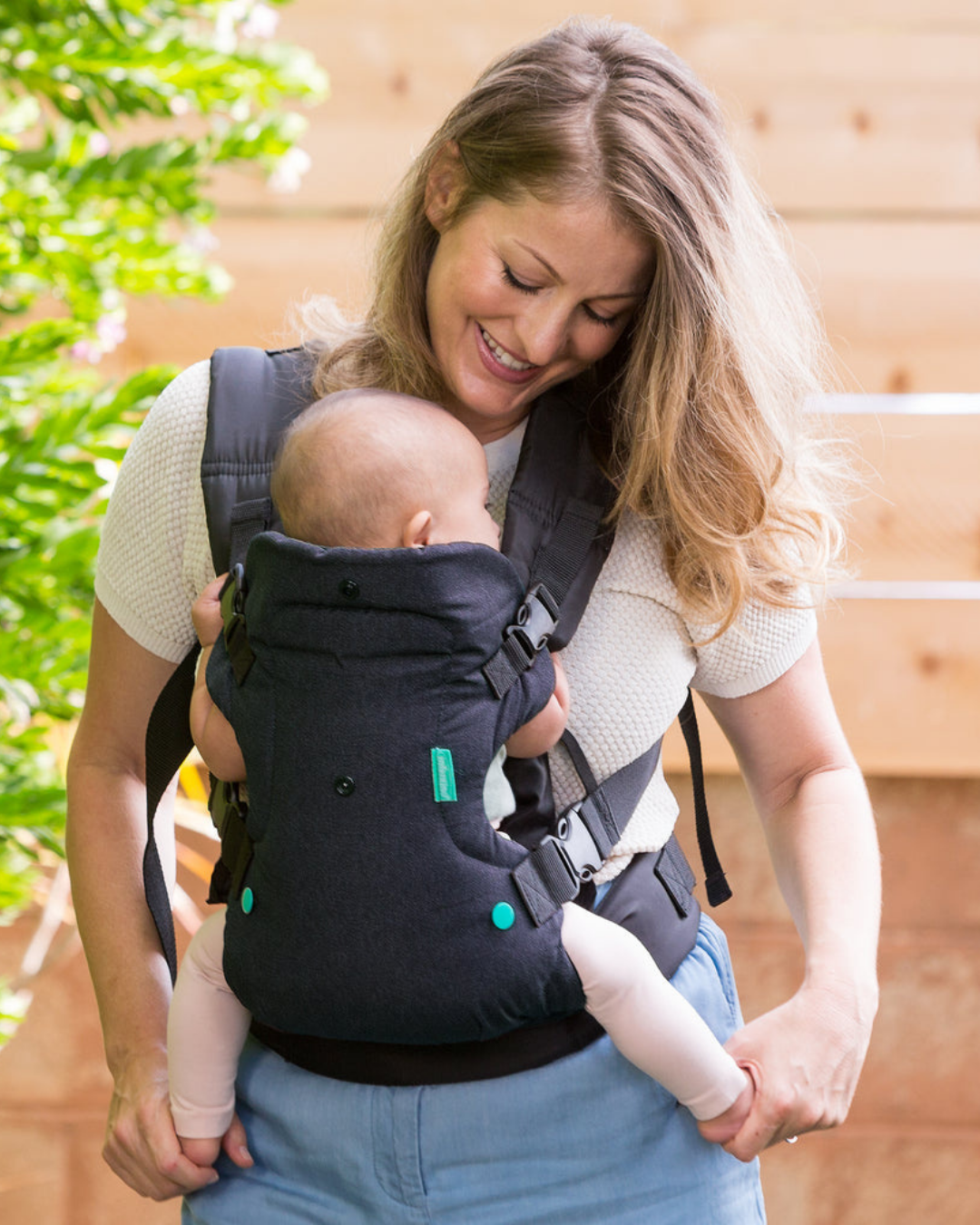 PORTABEBÉ FLIP 4-EN-1 CONVERTIBLE INFANTINO - NEGRO
 8-32 LBS