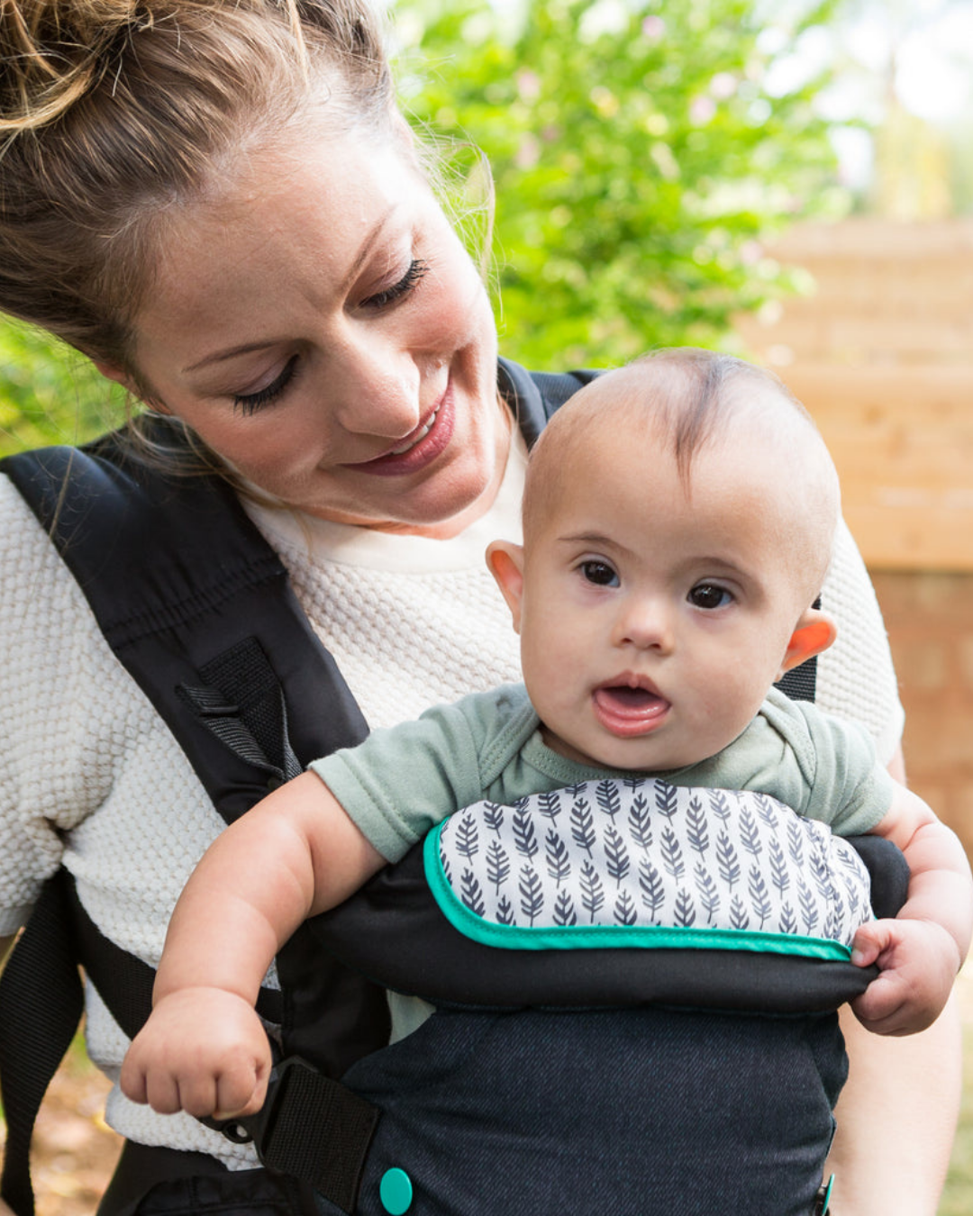 PORTABEBÉ FLIP 4-EN-1 CONVERTIBLE INFANTINO - NEGRO
 8-32 LBS