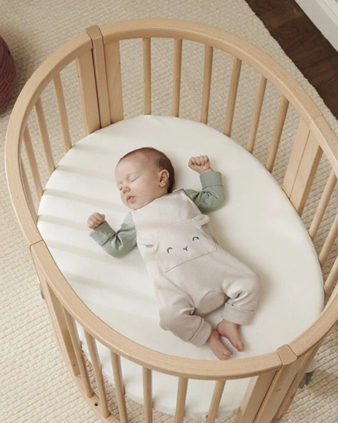 CUNA EVOLUTIVA STOKKE SLEEPI MINI CON COLCHON Y DOSEL NATURAL