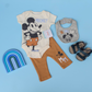 TRAJE NIÑO 3 PIEZAS MICKEY PANTALON MOSTAZA